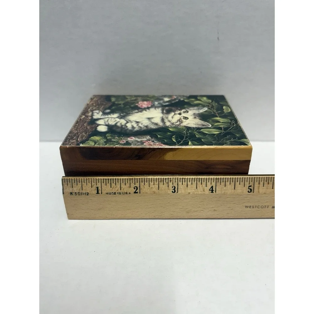 Cat kitty kitten keepsake jewerly trinket box cedar wood vintage‎